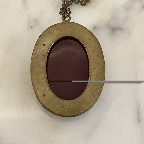 Vintage Red Molded Glass Cameo Golden Frame Patina Necklace Pendant - Picture 7 of 8